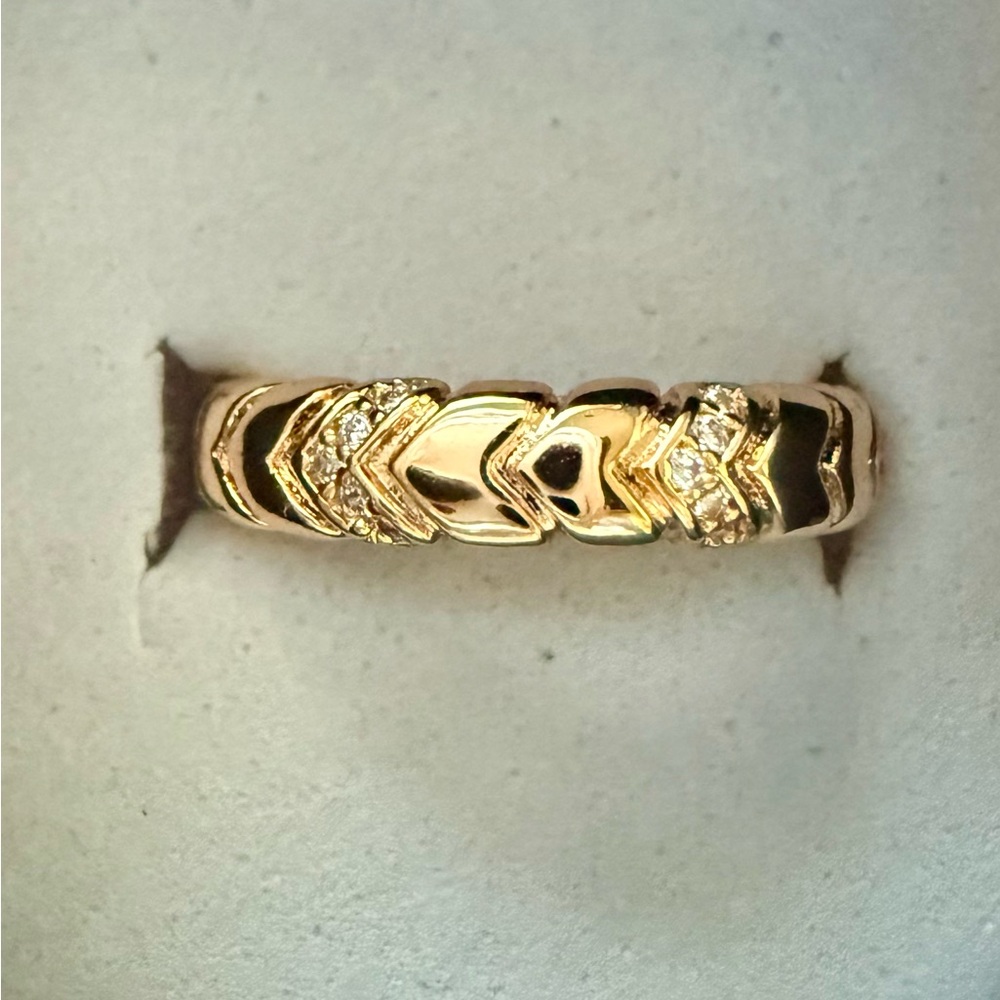 NWT Pretty Bird Jewelry Gold Chevron Diamond Accent Eternity Band size 6 - Picture 3 of 10